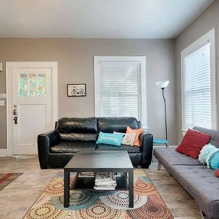 Fenced Backyard! Downtown Austin, 2 Blocks To 6Thst Apartment Exterior photo